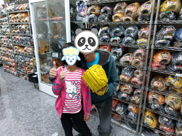 老闆~請給我一咖能抱著睡覺的棒球手套^^y 老闆~請給我一咖能抱著睡覺的棒球手套^^y