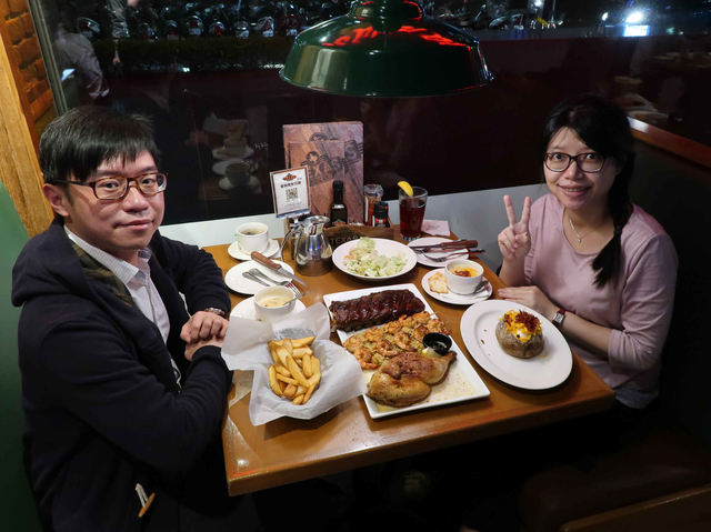 2019.3.13 幫菀渝慶生~Texas Roadhouse 台北民生店 2019.3.13 幫菀渝慶生~Texas Roadhouse 台北民生店