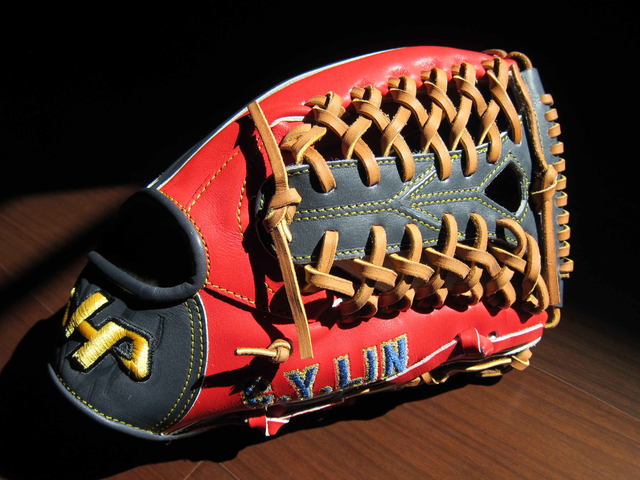 集十八般武藝於一身的HATAKEYAMA 心 坂口智隆式樣 日本國家代表隊配色 集十八般武藝於一身的HATAKEYAMA 心 坂口智隆式樣 日本國家代表隊配色