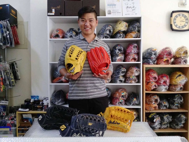 對白金標左擁右抱的男人 對白金標左擁右抱的男人