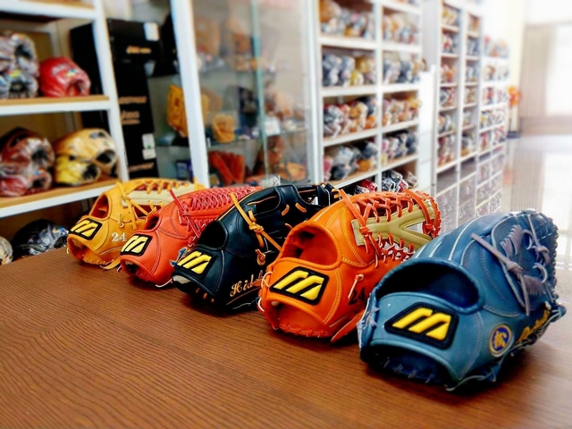 還有甚麼能比這個更熱血~一次帶走5咖大M金標球員式樣的手套收藏家 還有甚麼能比這個更熱血~一次帶走5咖大M金標球員式樣的手套收藏家