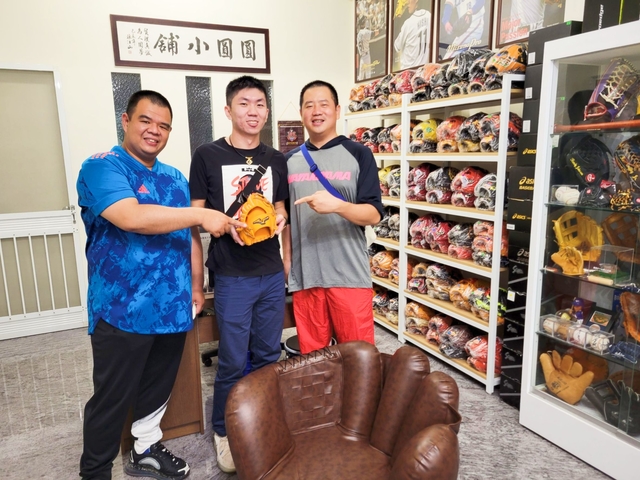 【圓圓小舖】訂製美津濃金標棒球手套跟現成絕版品的抉擇!!感謝高雄葉先生 【圓圓小舖】訂製美津濃金標棒球手套跟現成絕版品的抉擇!!感謝高雄葉先生