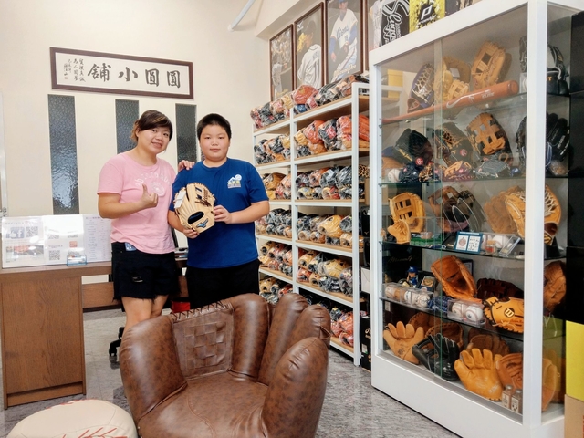 【圓圓小舖】感謝U12世界盃棒球錦標賽小小國手來跟圓圓買mizuno pro奧運藍標棒球手套^^ 【圓圓小舖】感謝U12世界盃棒球錦標賽小小國手來跟圓圓買mizuno pro奧運藍標棒球手套^^