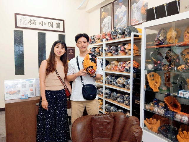 【圓圓小舖】新竹球友與台中球友搶Rawlings手套XD~感謝竹科沈先生 【圓圓小舖】新竹球友與台中球友搶Rawlings手套XD~感謝竹科沈先生
