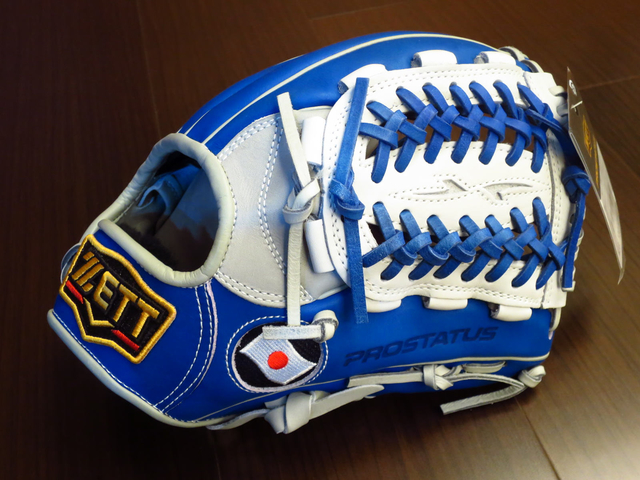 <手套欣賞>軟式手套不能接硬式棒球? 日製軟式ZETT PROSTATUS 金標 灰X寶藍 日本國旗丸台設計 <手套欣賞>軟式手套不能接硬式棒球? 日製軟式ZETT PROSTATUS 金標 灰X寶藍 日本國旗丸台設計