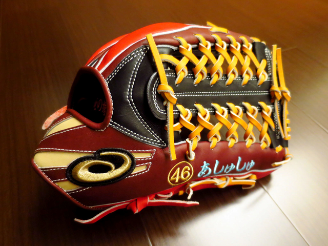 【圓圓小舖】到底是甚麼手套刺繡被日本打槍了兩次?XD~日製硬式ASICS GOLD STAGE ORDER外野手套 丸佳浩 【圓圓小舖】到底是甚麼手套刺繡被日本打槍了兩次?XD~日製硬式ASICS GOLD STAGE ORDER外野手套 丸佳浩