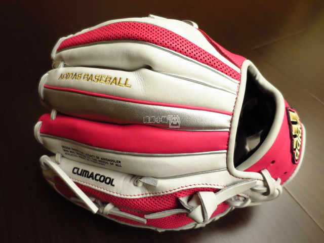 <手套欣賞> Adidas 妹妹風粉紅色棒球手套 <手套欣賞> Adidas 妹妹風粉紅色棒球手套