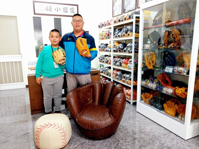 領到年終獎金要怎麼花?當然是來圓圓買手套啦^^ 領到年終獎金要怎麼花?當然是來圓圓買手套啦^^