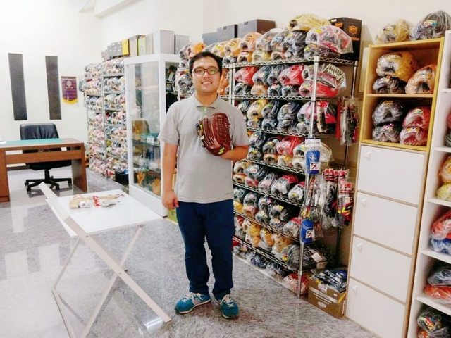 繞了半個台灣來買棒球手套~花蓮潘先生 繞了半個台灣來買棒球手套~花蓮潘先生