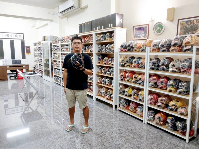 Mizuno pro 30周年紀念款手套人氣加溫中~感謝高雄郭先生 Mizuno pro 30周年紀念款手套人氣加溫中~感謝高雄郭先生