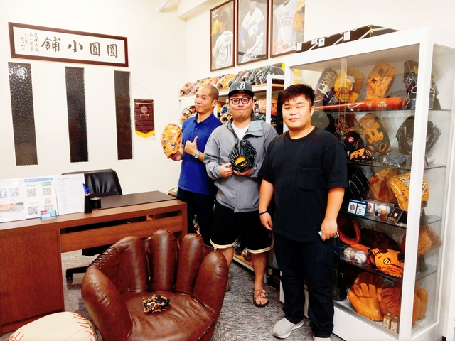 【圓圓小舖】為了坂本勇人手套特地從新竹跑來台南選購的帥哥 【圓圓小舖】為了坂本勇人手套特地從新竹跑來台南選購的帥哥