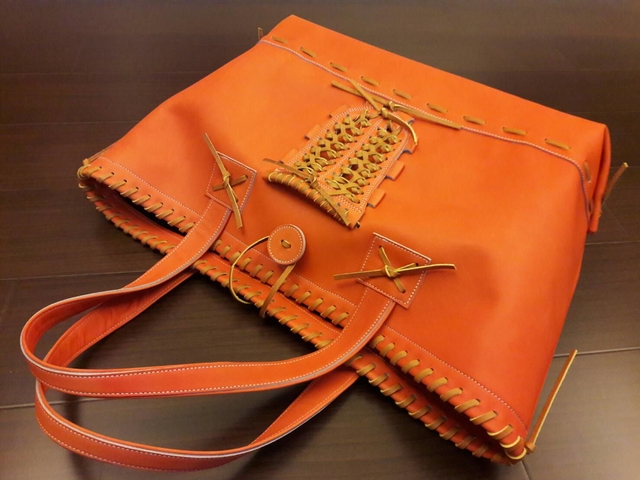 誰說背名牌包是女人的權利~ 誰說背名牌包是女人的權利~