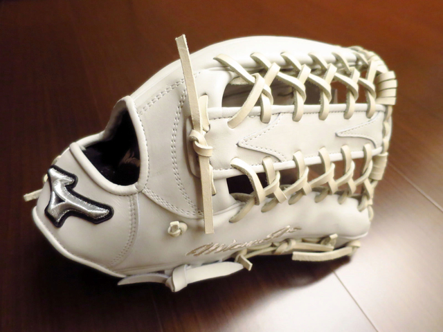 【圓圓小舖】鈴木一朗退休後去當”白手套”惹XD 【圓圓小舖】鈴木一朗退休後去當”白手套”惹XD