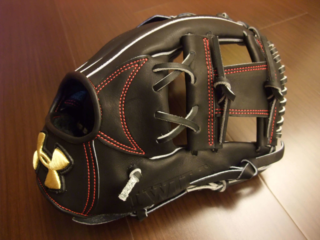 <手套欣賞>熱騰騰2017 under amour 工字擋式樣~最佳進步獎 <手套欣賞>熱騰騰2017 under amour 工字擋式樣~最佳進步獎