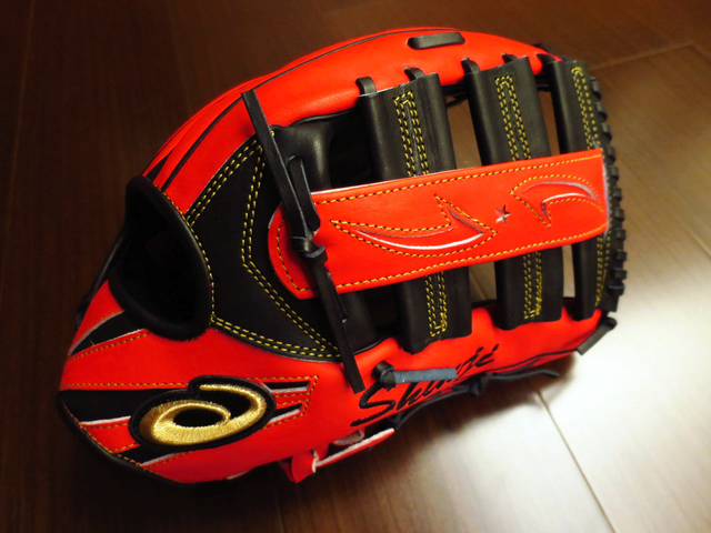 <手套欣賞> 雙十字擋重返榮耀^^~ASICS GOLD STAGE SPECIAL ORDER 鈴木誠也式樣 <手套欣賞> 雙十字擋重返榮耀^^~ASICS GOLD STAGE SPECIAL ORDER 鈴木誠也式樣