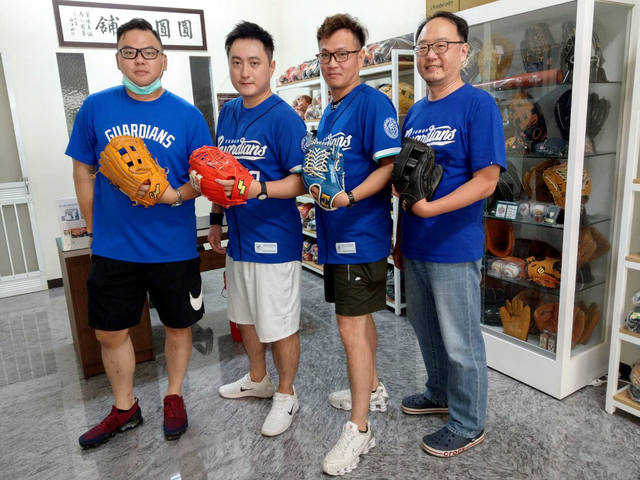 台北富邦悍將球迷來訪圓圓小舖^^ 台北富邦悍將球迷來訪圓圓小舖^^