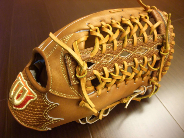 <手套欣賞>紅極一時的蛇皮~Wilson staff盾牌標,日製硬式第一等級,100周年紀念款 <手套欣賞>紅極一時的蛇皮~Wilson staff盾牌標,日製硬式第一等級,100周年紀念款