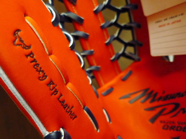 【圓圓小舖】淺談國人對棒球手套的迷思(6)小牛皮一定比較好? 【圓圓小舖】淺談國人對棒球手套的迷思(6)小牛皮一定比較好?