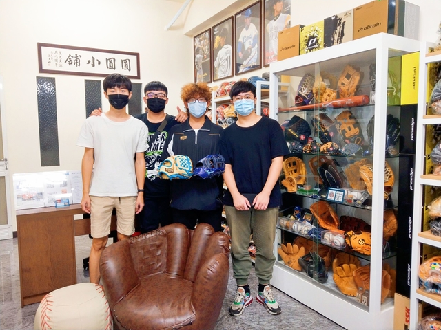 【圓圓小舖】ZETT水藍色源田和MIZUNO明星賽不知選哪個?那就一起帶走吧XD 【圓圓小舖】ZETT水藍色源田和MIZUNO明星賽不知選哪個?那就一起帶走吧XD