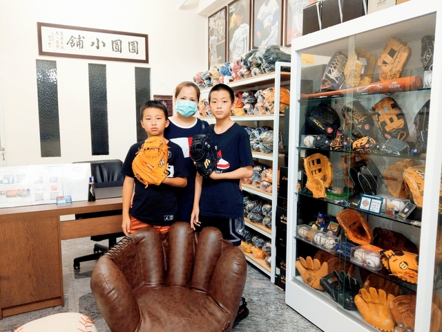 【圓圓小舖】喜歡大M金標不是六七年級的專利~海東國小蘇氏兄弟 【圓圓小舖】喜歡大M金標不是六七年級的專利~海東國小蘇氏兄弟