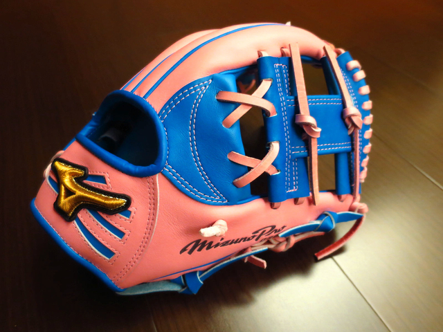 【手套欣賞】 人生第一咖日製手套就是訂製Mizuno pro order~粉紅色菊池涼介式樣 【手套欣賞】 人生第一咖日製手套就是訂製Mizuno pro order~粉紅色菊池涼介式樣
