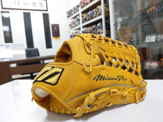 大M金標直刺繡的魅力讓日本人跨海到台灣找手套:D 大M金標直刺繡的魅力讓日本人跨海到台灣找手套:D