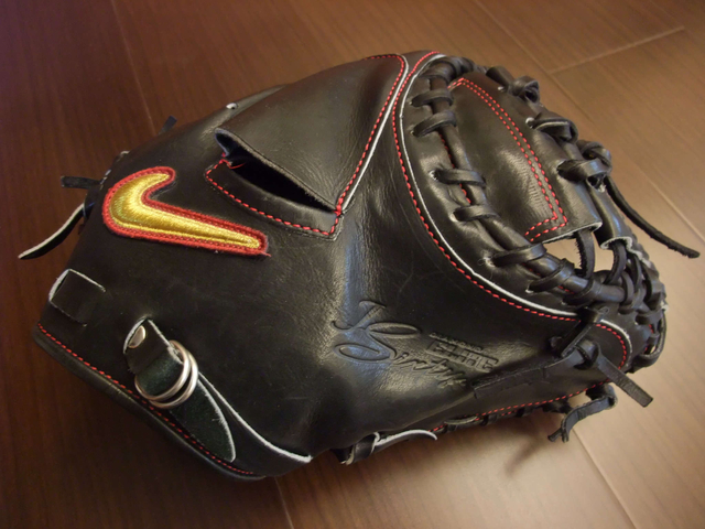<手套欣賞> NIKE Diamond Elite Sixty-6 城島健司捕手手套 <手套欣賞> NIKE Diamond Elite Sixty-6 城島健司捕手手套