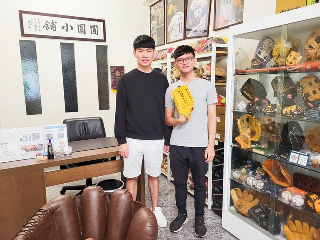 【圓圓小舖】 反手日製棒球手套很難找?~來圓圓小舖逛逛唄^^ 【圓圓小舖】 反手日製棒球手套很難找?~來圓圓小舖逛逛唄^^