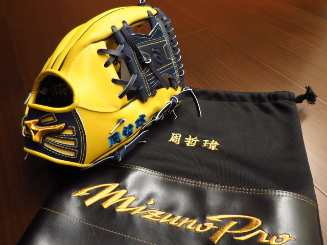 【圓圓小舖】美津濃手套模擬器上無法顯示的中文字可以刺繡嗎? 日製硬式mizuno pro order 坂本勇人式樣+球擋背號浮雕 【圓圓小舖】美津濃手套模擬器上無法顯示的中文字可以刺繡嗎? 日製硬式mizuno pro order 坂本勇人式樣+球擋背號浮雕