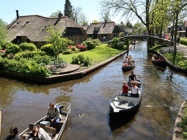 2018 沉浸在大麻、起司、巧克力的國度(荷比盧自助旅行^^)–Day 8 世外桃源羊角村(Giethoorn) 2018 沉浸在大麻、起司、巧克力的國度(荷比盧自助旅行^^)–Day 8 世外桃源羊角村(Giethoorn)