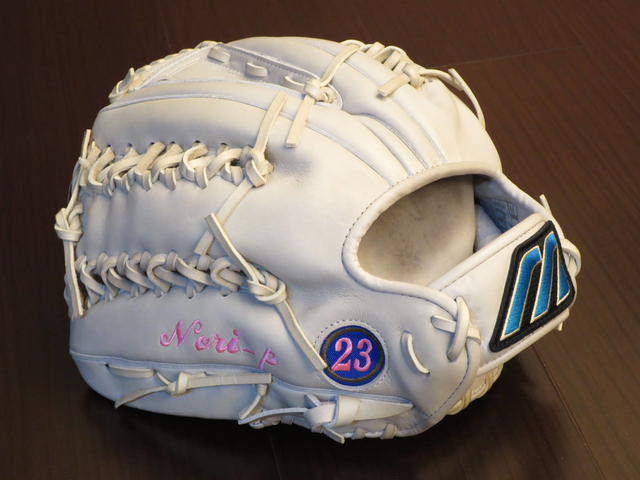 <手套欣賞>雙手萬能之白手套篇~Mizuno 大M藍標 BUW league <手套欣賞>雙手萬能之白手套篇~Mizuno 大M藍標 BUW league