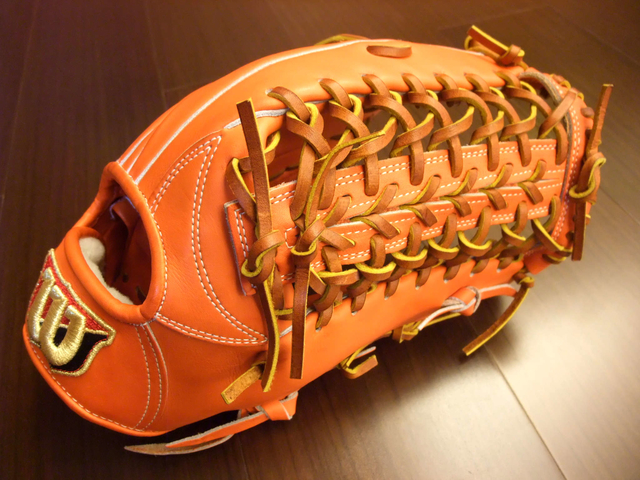 *手套交流福利品NO.102* 日製硬式Wilson staff 盾牌標 橘色外野手套 *手套交流福利品NO.102* 日製硬式Wilson staff 盾牌標 橘色外野手套