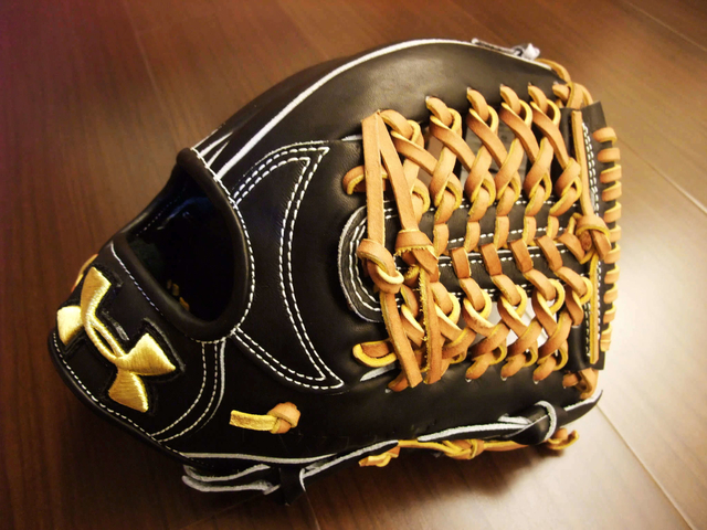 *手套交流福利品NO.104* 日製硬式UA Under Armour QBB0020 黑色 *手套交流福利品NO.104* 日製硬式UA Under Armour QBB0020 黑色