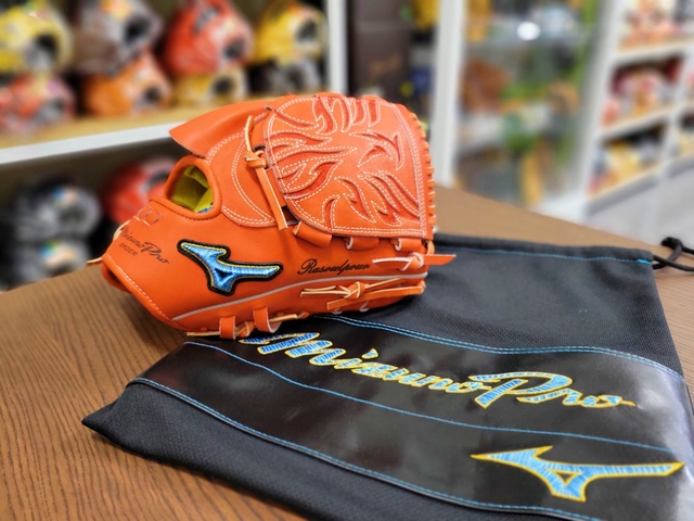 【圓圓小舖】 聖誕節送甚麼禮物給心儀的男生才不會讓他失望?日製硬式mizuno pro棒球手套應該是個不錯的選擇^^ 【圓圓小舖】 聖誕節送甚麼禮物給心儀的男生才不會讓他失望?日製硬式mizuno pro棒球手套應該是個不錯的選擇^^