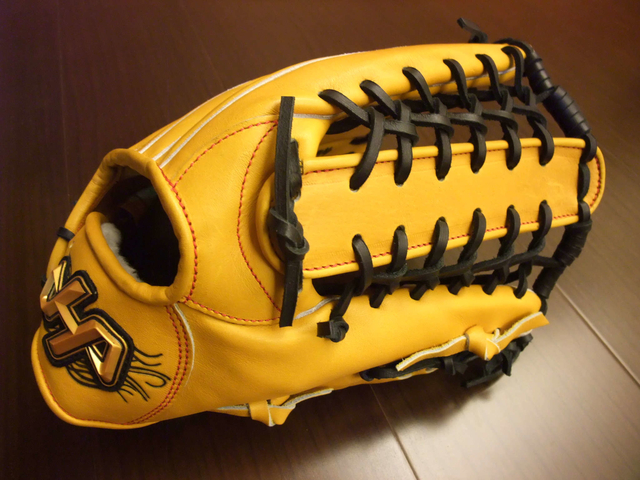 <手套欣賞>日製硬式HATAKEYAMA 30周年紀念款 外野牛舌款 <手套欣賞>日製硬式HATAKEYAMA 30周年紀念款 外野牛舌款