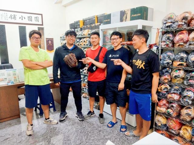 高雄中正高工校友齊聚圓圓小舖^^ 高雄中正高工校友齊聚圓圓小舖^^