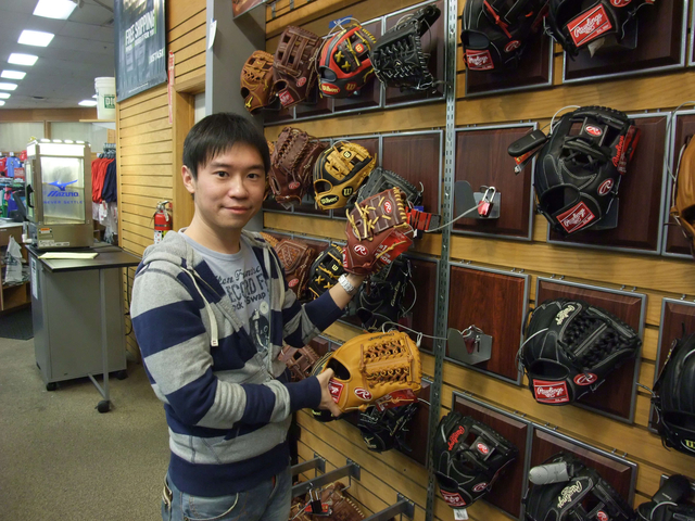 【圓圓小舖】走~一起去美國買棒球手套!美國棒壘球用品店實錄-Dick’s Sporting Goods 【圓圓小舖】走~一起去美國買棒球手套!美國棒壘球用品店實錄-Dick’s Sporting Goods