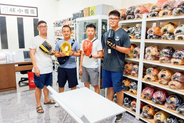 【圓圓小舖】 對日本手套也要永~遠~忠~誠~~感謝海軍陸戰隊的弟兄們來圓圓選購棒球手套 【圓圓小舖】 對日本手套也要永~遠~忠~誠~~感謝海軍陸戰隊的弟兄們來圓圓選購棒球手套