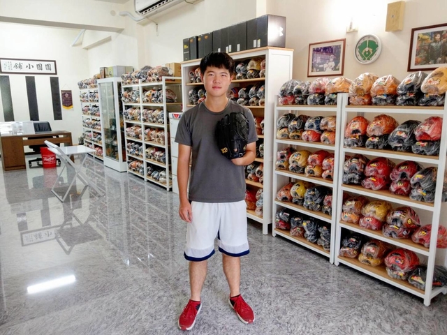 升大學的賀禮~日製硬式XANAX TRUST 藤川球兒200救援限定投手手套 升大學的賀禮~日製硬式XANAX TRUST 藤川球兒200救援限定投手手套