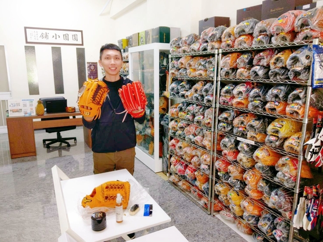 繞了半個台灣來圓圓小舖買手套的台東熱血球友~人生的第一咖日製手套就是Mizuno pro耕作手作版 繞了半個台灣來圓圓小舖買手套的台東熱血球友~人生的第一咖日製手套就是Mizuno pro耕作手作版