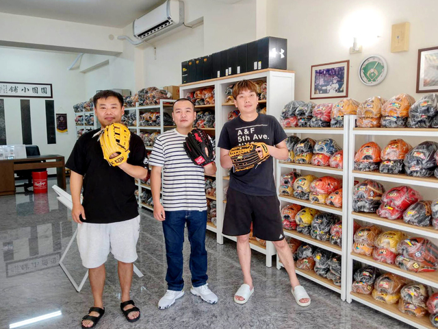 感謝新竹三劍客結伴到圓圓買手套^^ 感謝新竹三劍客結伴到圓圓買手套^^