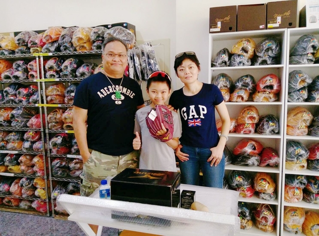 圓圓小舖傳奇~小學生買日本製mizuno pro金標棒球手套!!! 圓圓小舖傳奇~小學生買日本製mizuno pro金標棒球手套!!!