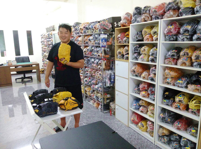 一次掃7咖”美津濃”經典手套的”美濃”球友 一次掃7咖”美津濃”經典手套的”美濃”球友