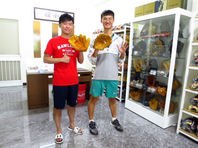 別有心意的畢業禮物~Spalding 斯伯丁骨董棒球手套 別有心意的畢業禮物~Spalding 斯伯丁骨董棒球手套