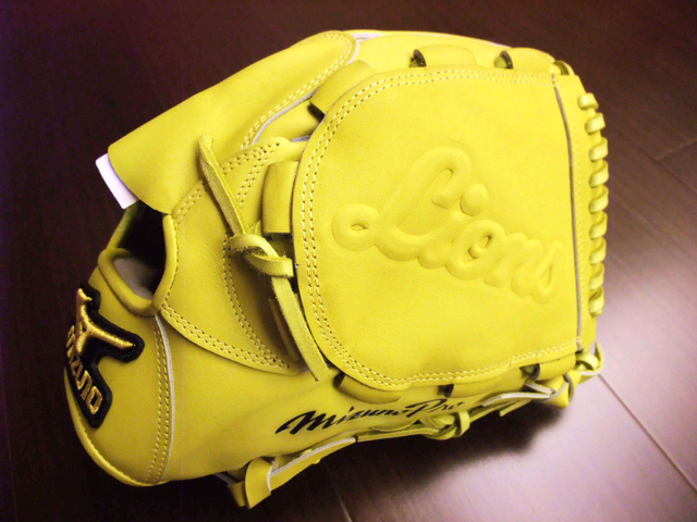 <手套欣賞> 浮雕西武獅鋼印~Mizuno pro 岸孝之 MVP紀念款 <手套欣賞> 浮雕西武獅鋼印~Mizuno pro 岸孝之 MVP紀念款