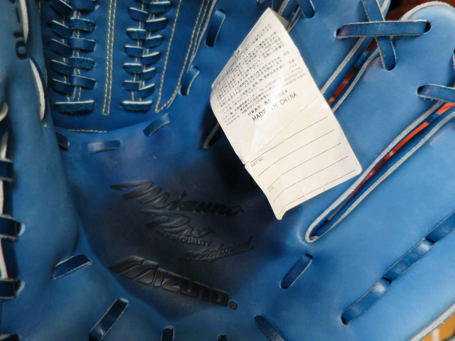 棒球手套也會開高走低XD 棒球手套也會開高走低XD