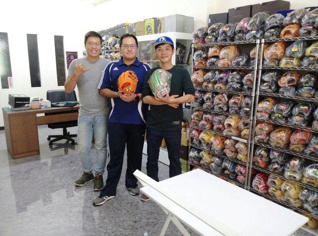 2018.10.19 台北球友相約的台南圓圓小舖買手套之旅 2018.10.19 台北球友相約的台南圓圓小舖買手套之旅