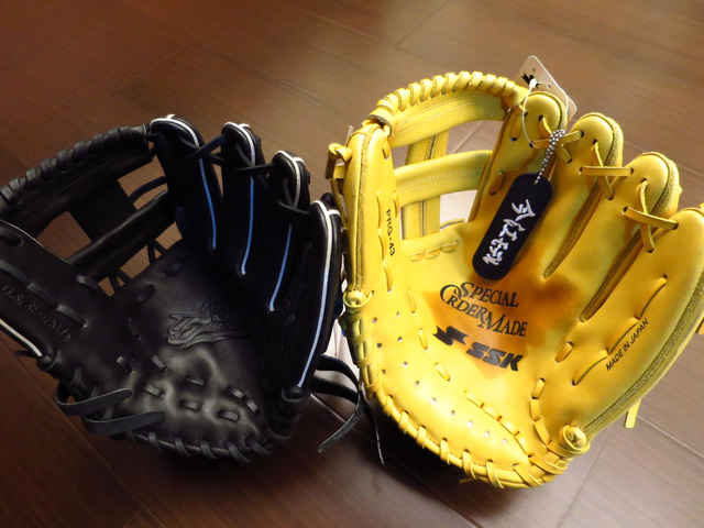 【圓圓小舖】老闆~請給我一咖正12吋的棒壘球手套~ 【圓圓小舖】老闆~請給我一咖正12吋的棒壘球手套~