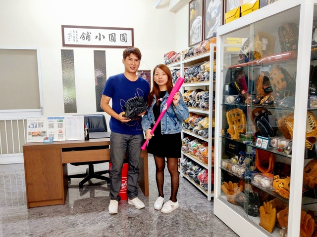 粉紅色球棒有多騷?問問台北黃先生就知道XD 粉紅色球棒有多騷?問問台北黃先生就知道XD