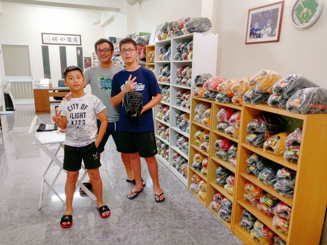 又是國小六年級的小學生來買日製mizuno pro!!! 又是國小六年級的小學生來買日製mizuno pro!!!